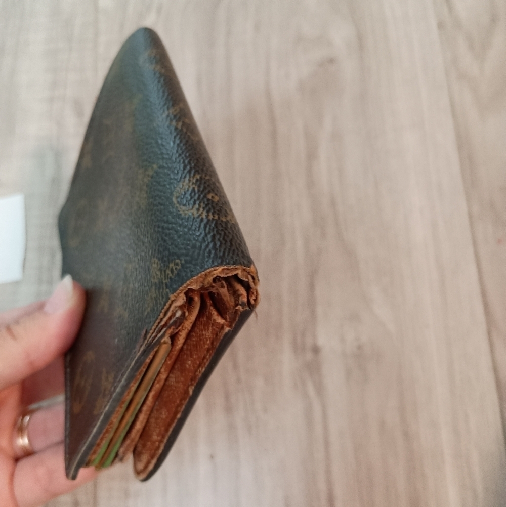 LOUIS VUITTON French Kisslock Wallet | Monogram - Picture 3 of 16